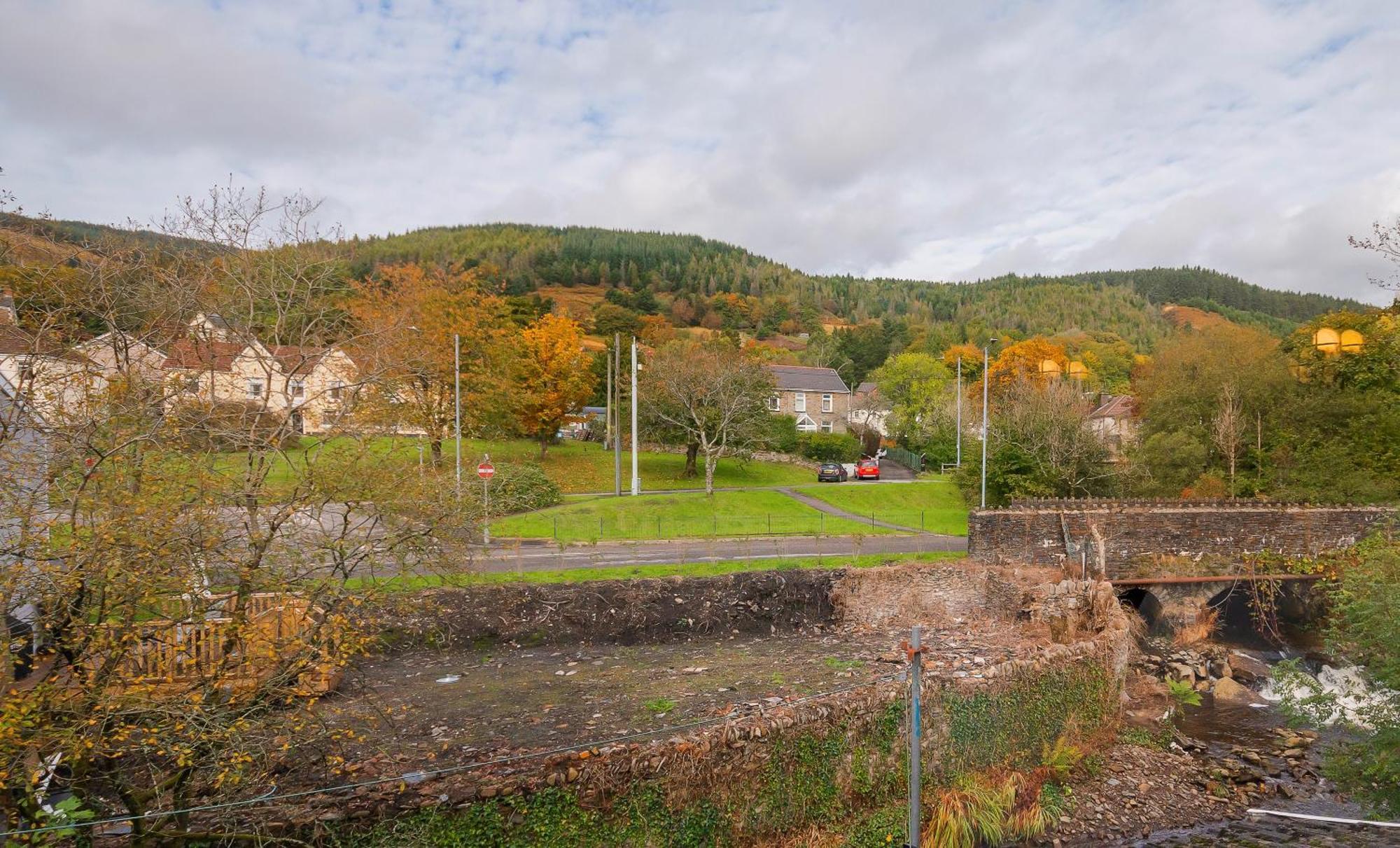 Riverside Great House In The Afan Forest Bike Park By Staystaycations Glyncorrwg Extérieur photo