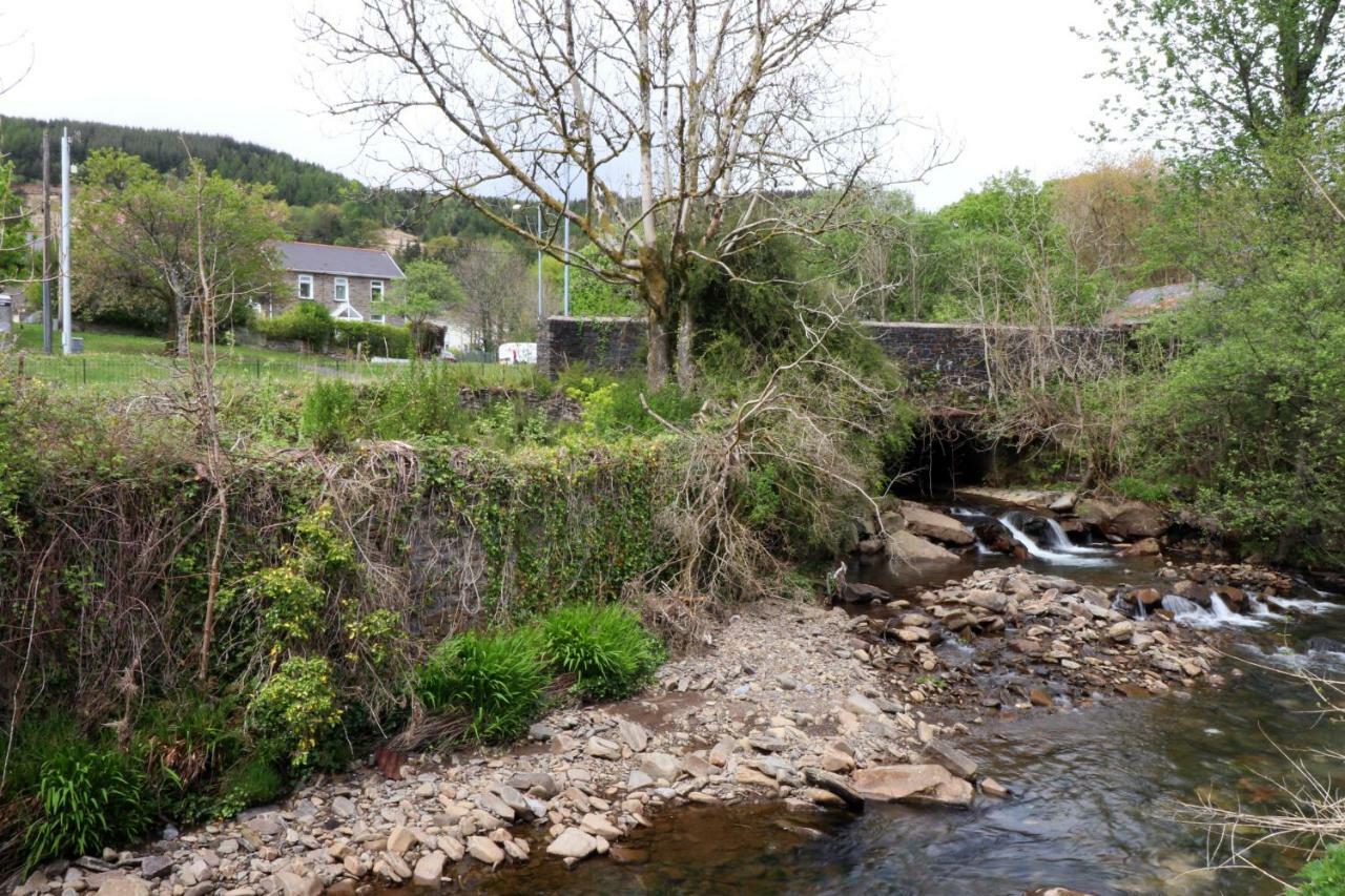 Riverside Great House In The Afan Forest Bike Park By Staystaycations Glyncorrwg Extérieur photo